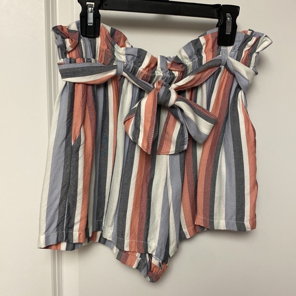 Hollister 2-piece Shorts Outfit 🩳 👚 - Picture 3 of 6